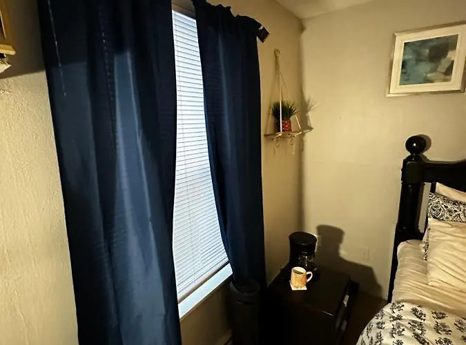 Glamour Homes With Balcony View, Free Champagne, Parking Next To Major Attractions *