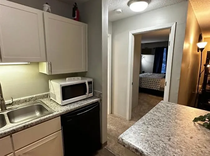 Glamour Homes With Balcony View, Free Champagne, Parking Next To Major Attractions *