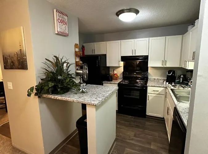 Glamour Homes With Balcony View, Free Champagne, Parking Next To Major Attractions