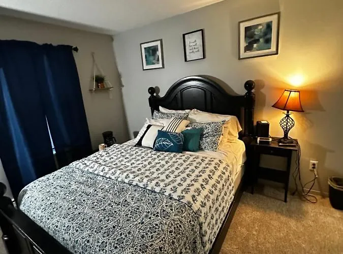 Glamour Homes With Balcony View, Free Champagne, Parking Next To Major Attractions * Bloomington