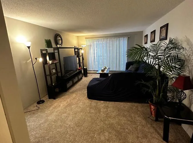 Glamour Homes With Balcony View, Free Champagne, Parking Next To Major Attractions
