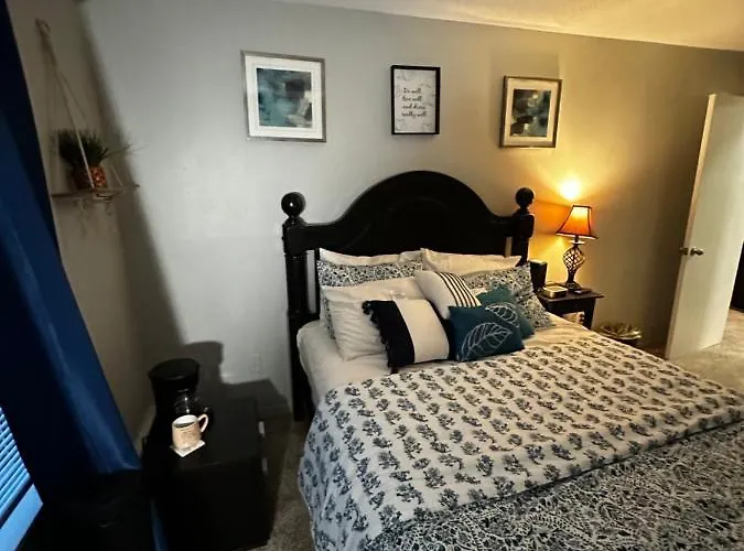 Glamour Homes With Balcony View, Free Champagne, Parking Next To Major Attractions
