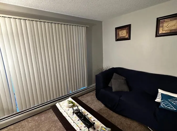 Glamour Homes With Balcony View, Free Champagne, Parking Next To Major Attractions * Bloomington