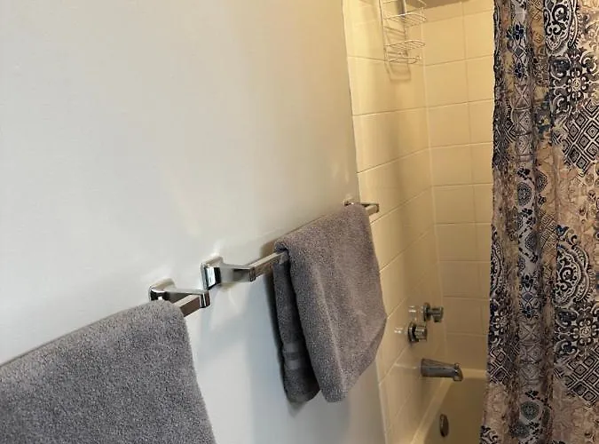 Glamour Homes With Balcony View, Free Champagne, Parking Next To Major Attractions *