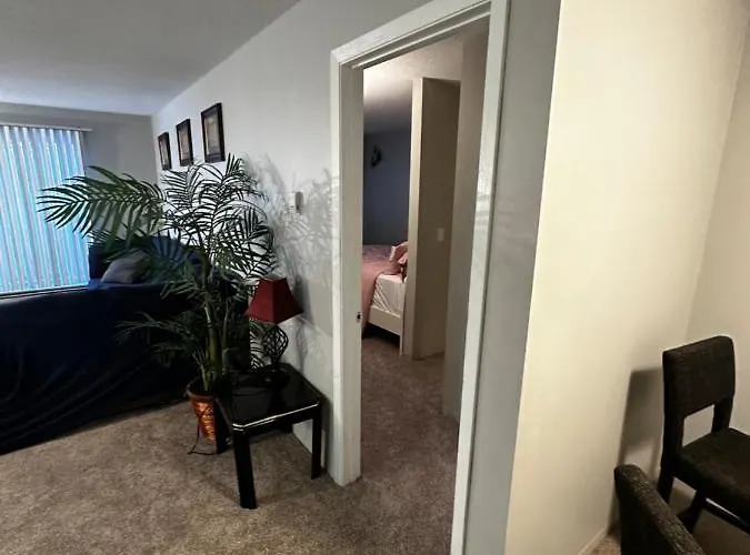 Glamour Homes With Balcony View, Free Champagne, Parking Next To Major Attractions