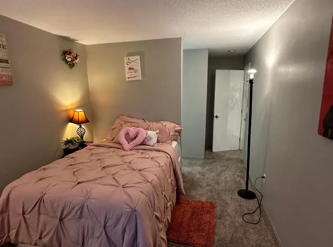 Glamour Homes With Balcony View, Free Champagne, Parking Next To Major Attractions