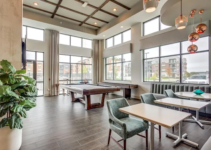 Glamour Homes With Balcony View, Free Champagne, Parking Next To Major Attractions